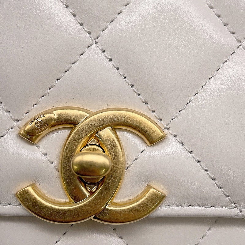 シャネル チェーンショルダーバッグ マトラッセ ココマーク カーフスキン AS2615 CHANEL 白