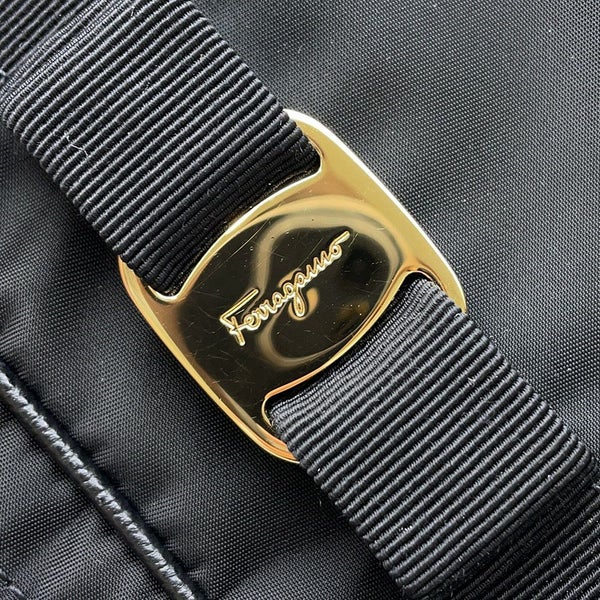 サルヴァトーレ・フェラガモ ショルダーバッグ ヴァラ ナイロン Ferragamo バッグ 黒