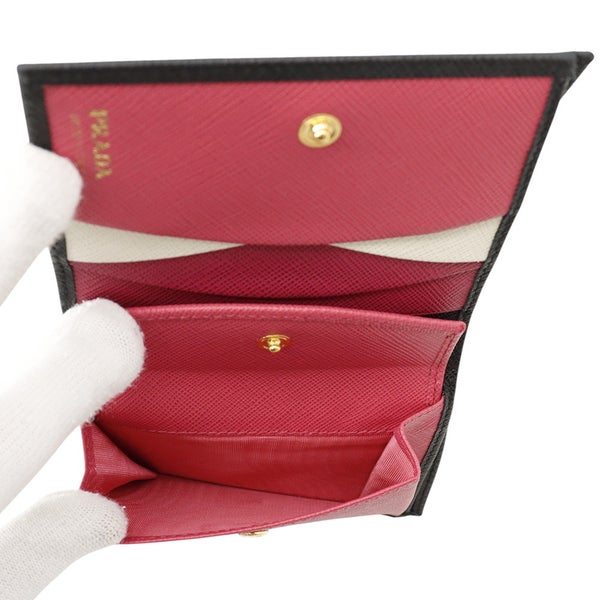 プラダ 二つ折り財布 サフィアーノ マルチカラー コンパクト ウォレット 1MV204 PRADA 黒