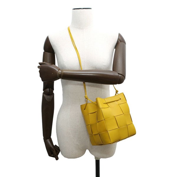 ボッテガヴェネタ ショルダーバッグ マキシイントレチャート スモール カセット クロスボディ レザー 680218