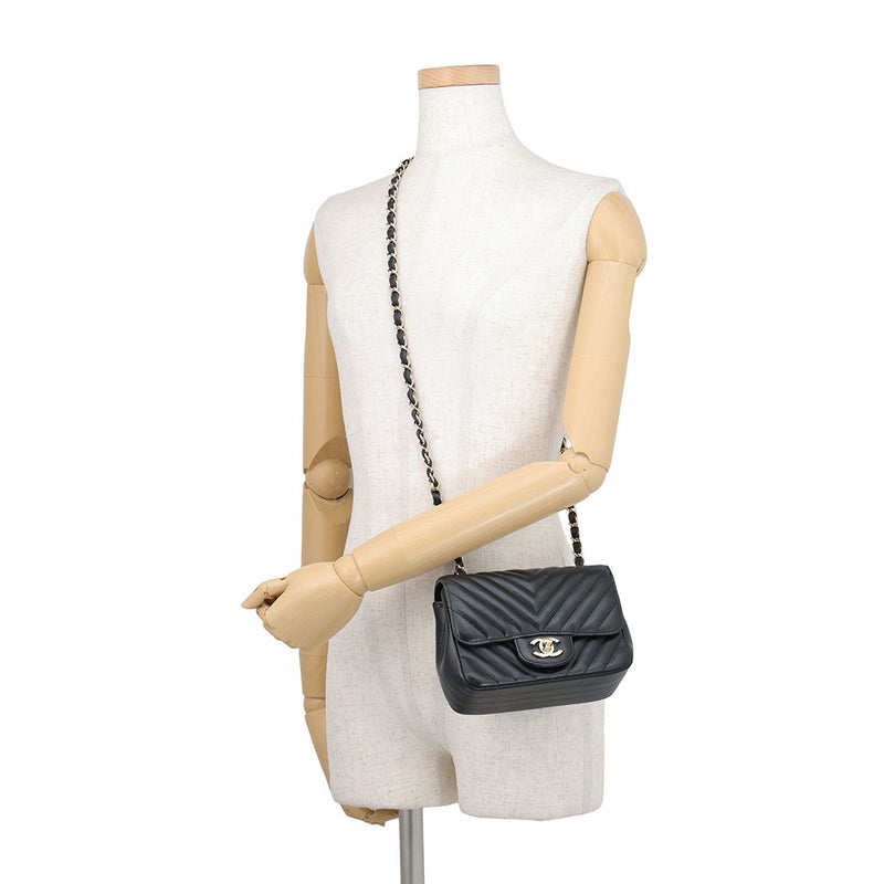 シャネル チェーンショルダーバッグ シェブロン ココマーク ミニ ラムスキン A35200 CHANEL Vステッチ 黒