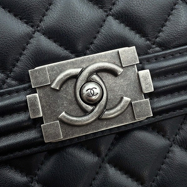 シャネル チェーンショルダーバッグ ボーイシャネル ラムスキン AS0130 CHANEL バッグ 黒