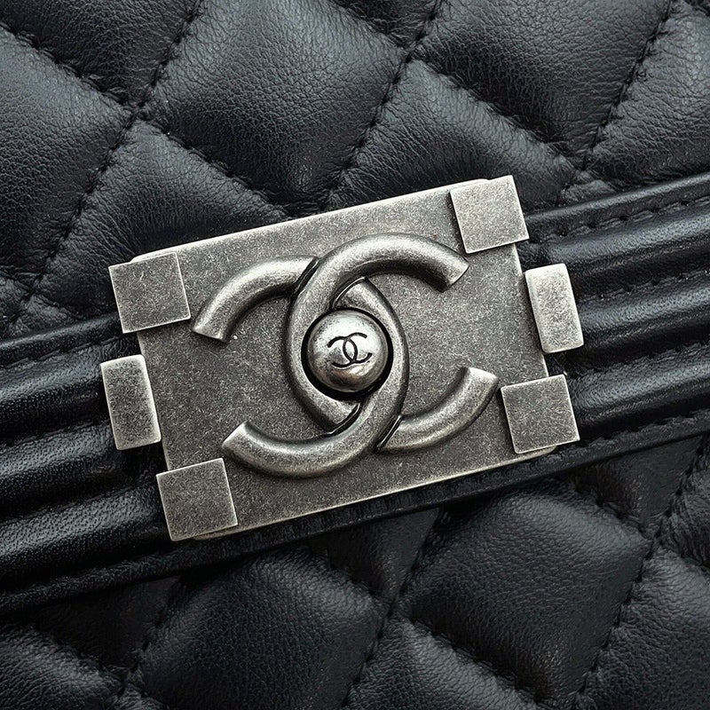 シャネル チェーンショルダーバッグ ボーイシャネル ラムスキン AS0130 CHANEL バッグ 黒