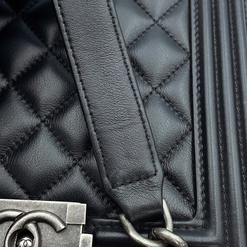 シャネル チェーンショルダーバッグ ボーイシャネル ラムスキン AS0130 CHANEL バッグ 黒