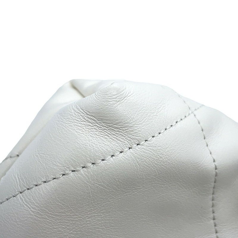 シャネル ハンドバッグ CHANEL 22 ミニ ココマーク シャイニーカーフレザー AS3980 CHANEL 2wayショルダーバッグ 白