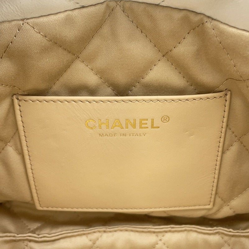 シャネル ハンドバッグ CHANEL 22 ミニ ココマーク シャイニーカーフレザー AS3980 CHANEL 2wayショルダーバッグ 白
