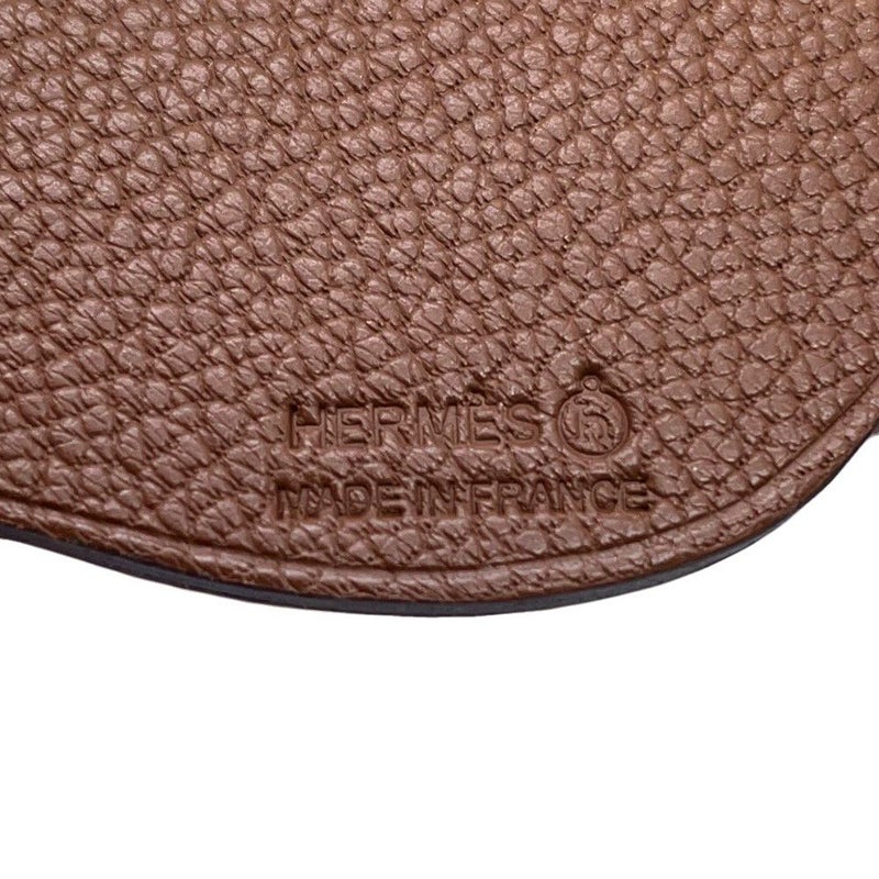 エルメス チャーム プティアッシュ テリア マグノリア/ブラウン シェブルミゾル/トゴ HERMES シェーブル