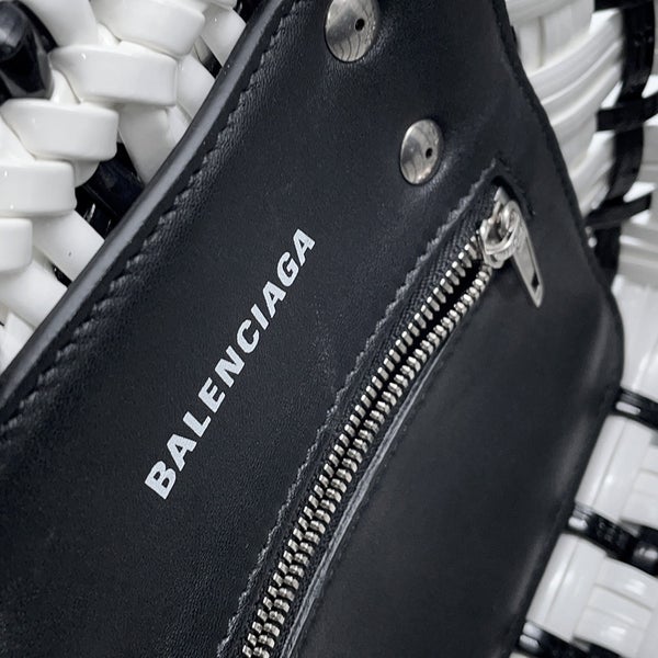 バレンシアガ ハンドバッグ パテントレザー ビストロXXS 678028 BALENCIAGA 2wayショルダーバッグ かごバッグ 黒 白