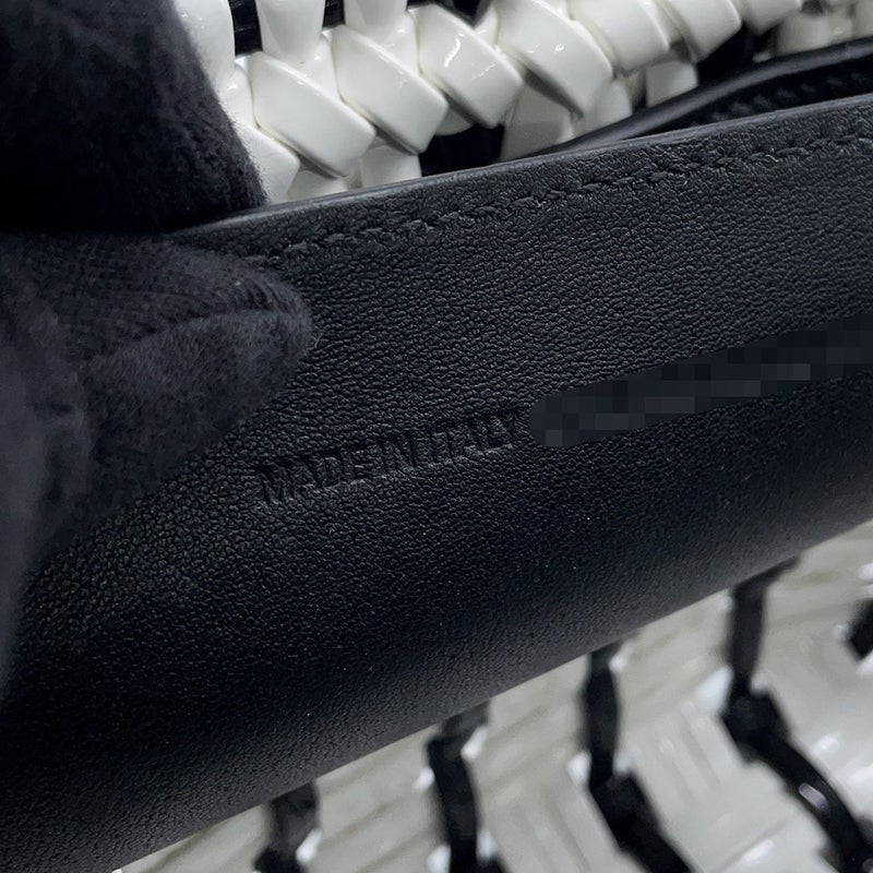 バレンシアガ ハンドバッグ パテントレザー ビストロXXS 678028 BALENCIAGA 2wayショルダーバッグ かごバッグ 黒 白