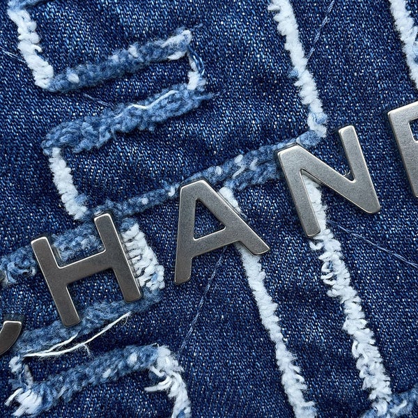 シャネル チェーンショルダーバッグ CHANEL 22 マトラッセ ロゴ スモール デニム AS3260 ポーチ付き