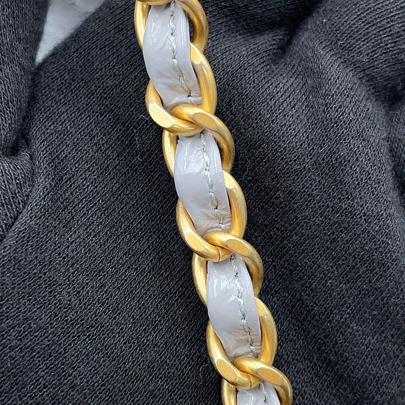 シャネル チェーンショルダーバッグ マトラッセ ココマーク ホーボー シャイニーカーフスキン AS4323 CHANEL バッグ