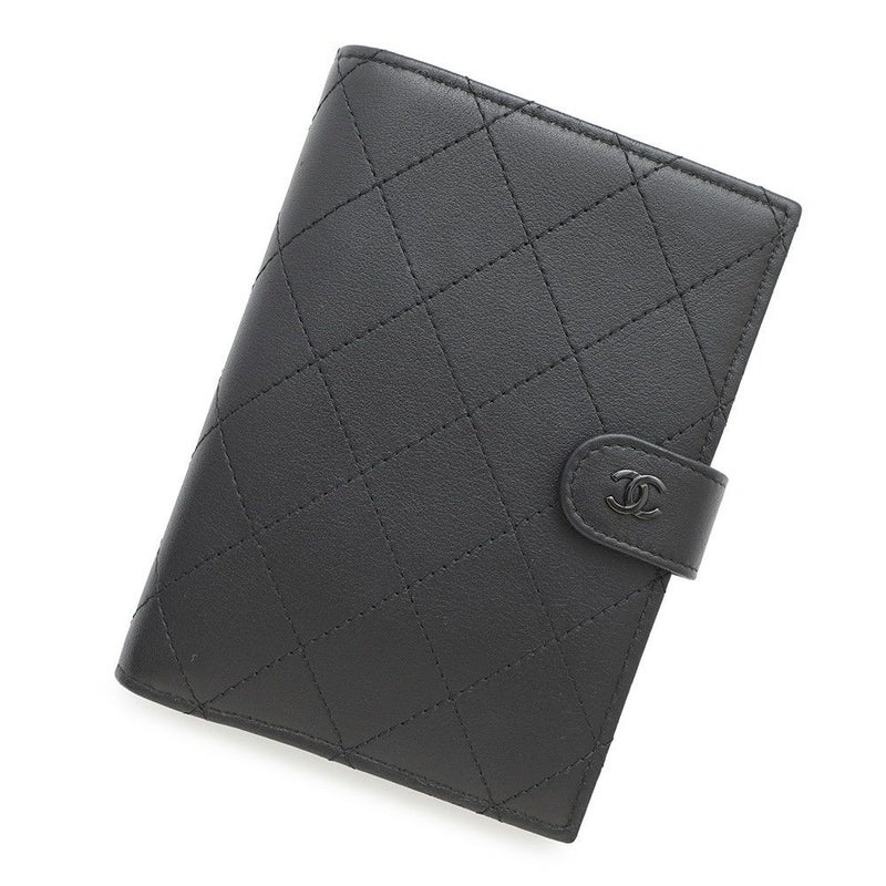 シャネル パスポートケース マトラッセ ココマーク カーフレザー AP3824 CHANEL 黒
