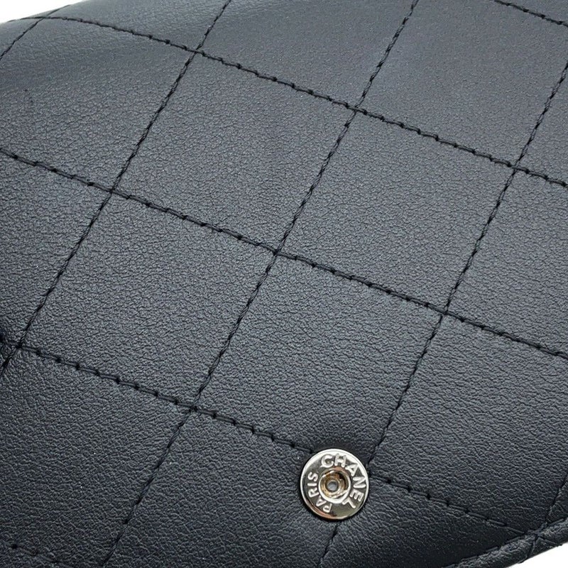 シャネル パスポートケース マトラッセ ココマーク カーフレザー AP3824 CHANEL 黒