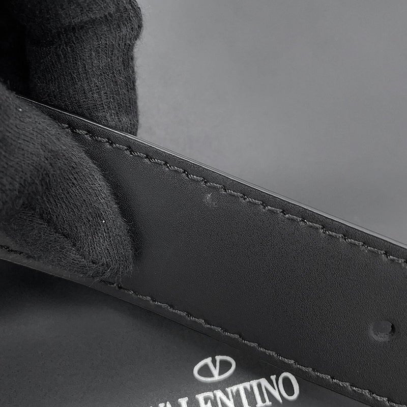 ヴァレンティノ・ガラヴァーニ ボディバッグ VLTNロゴ レザー VY2B0A10WJW VALENTINO ベルトバッグ 黒 白