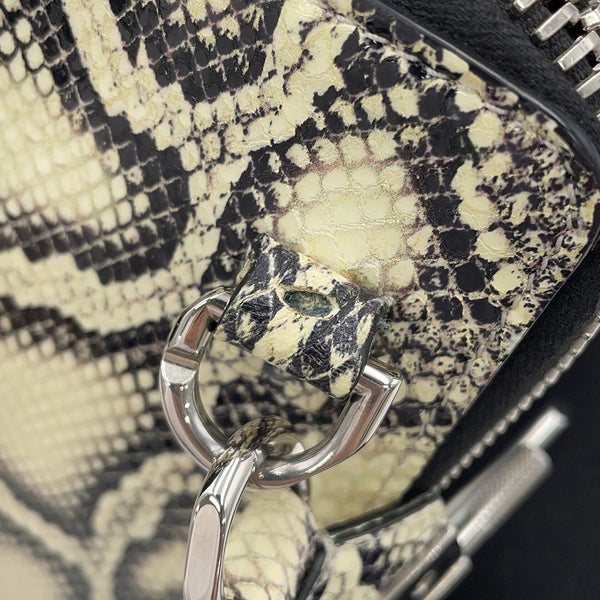 ジバンシー ショルダーバッグ アンティゴナ 型押しレザー BKU01WK17F-004 GIVENCHY 白 黒
