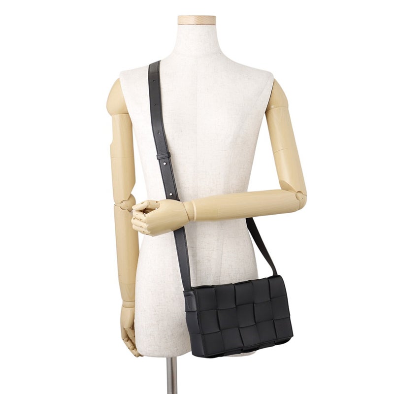 ボッテガヴェネタ ショルダーバッグ マキシイントレチャート スモール カセット ラムスキン 578004 BOTTEGA VENETA 黒