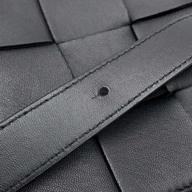 ボッテガヴェネタ ショルダーバッグ マキシイントレチャート スモール カセット ラムスキン 578004 BOTTEGA VENETA 黒