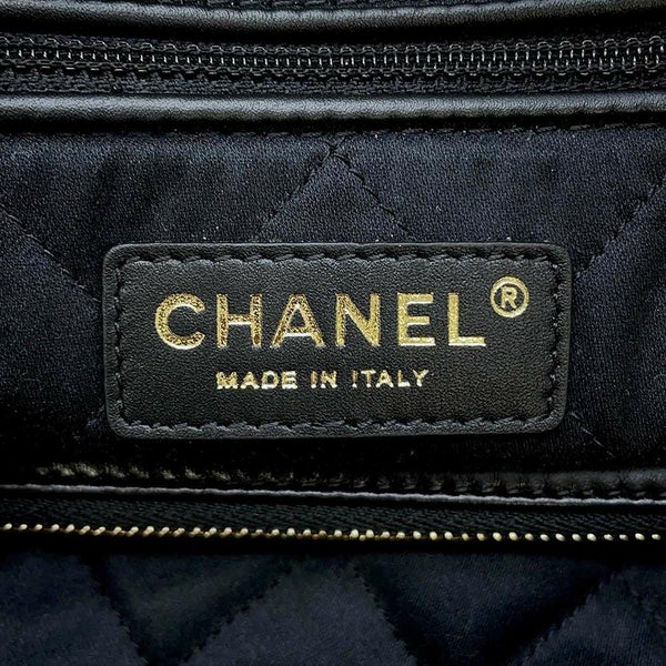 シャネル ハンドバッグ CHANEL 22 マトラッセ スモール シャイニーカーフ AS3260 ポーチ付き 黒