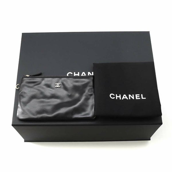 シャネル ハンドバッグ CHANEL 22 マトラッセ スモール シャイニーカーフ AS3260 ポーチ付き 黒