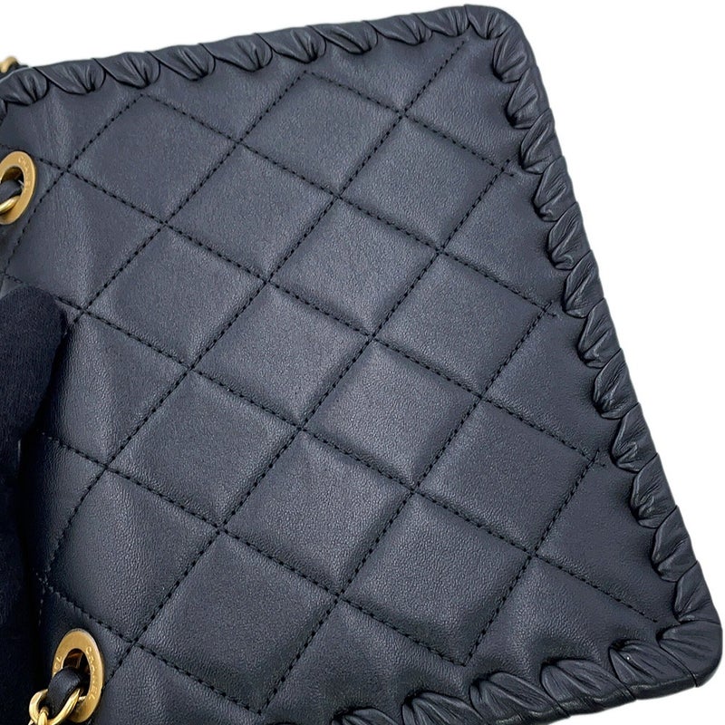 シャネル チェーンショルダーバッグ マトラッセ ココマーク シングルフラップ ミニ AS2495 CHANEL 黒