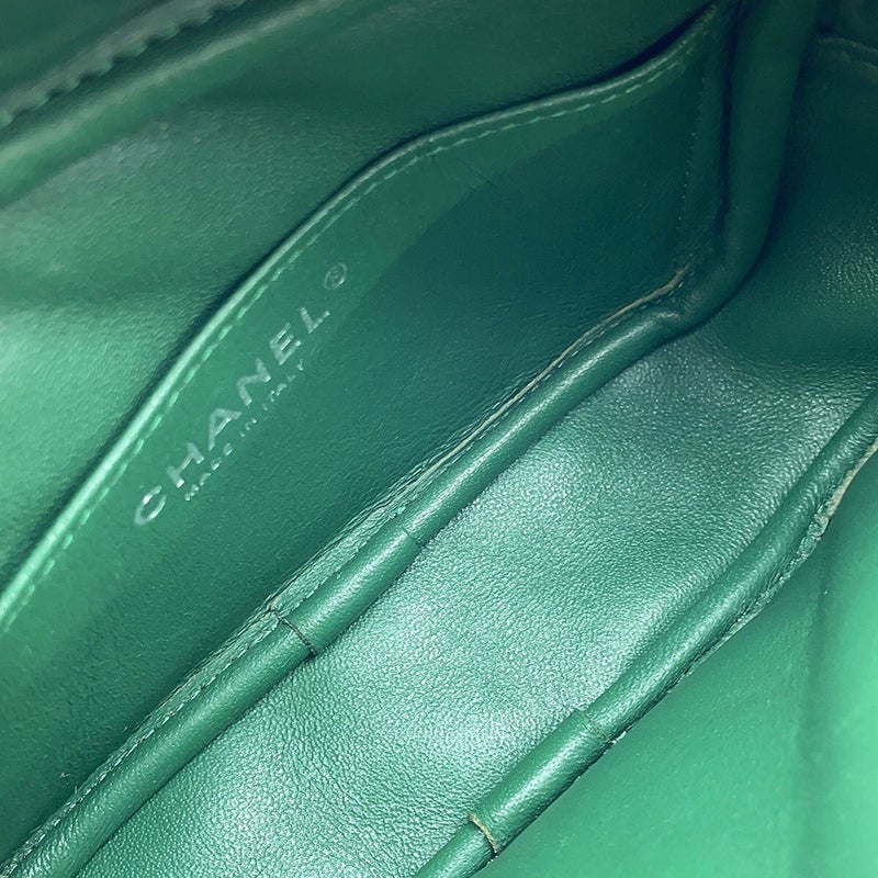 シャネル チェーンショルダーバッグ マトラッセ ココマーク カメラケース ラムスキン A91796 CHANEL ポシェット