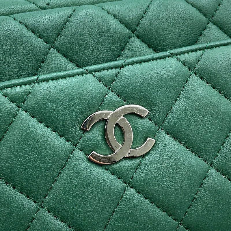 シャネル チェーンショルダーバッグ マトラッセ ココマーク カメラケース ラムスキン A91796 CHANEL ポシェット