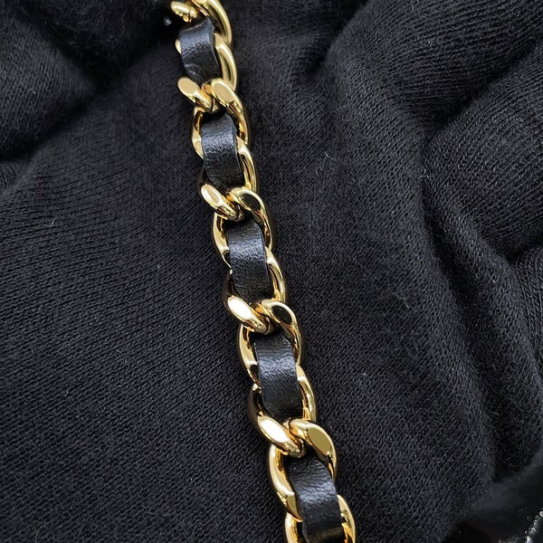 シャネル チェーンショルダーバッグ マトラッセ ココマーク ドーム型 レザー CHANEL バッグ 黒