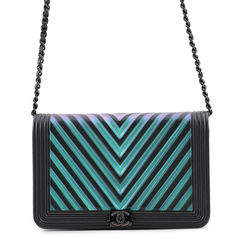 シャネル チェーンウォレット シェブロン ココマーク ボーイシャネル ラムスキン CHANEL 財布 黒