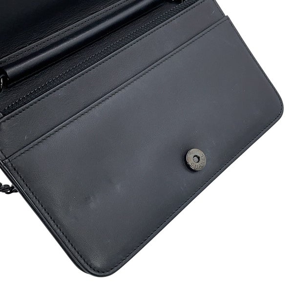 シャネル チェーンウォレット シェブロン ココマーク ボーイシャネル ラムスキン CHANEL 財布 黒