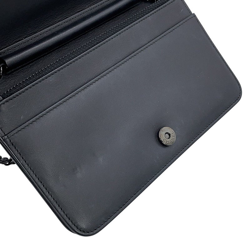 シャネル チェーンウォレット シェブロン ココマーク ボーイシャネル ラムスキン CHANEL 財布 黒