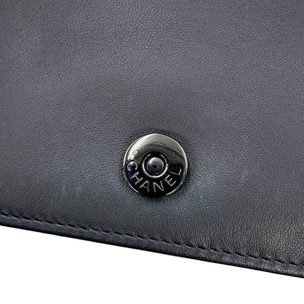 シャネル チェーンウォレット シェブロン ココマーク ボーイシャネル ラムスキン CHANEL 財布 黒