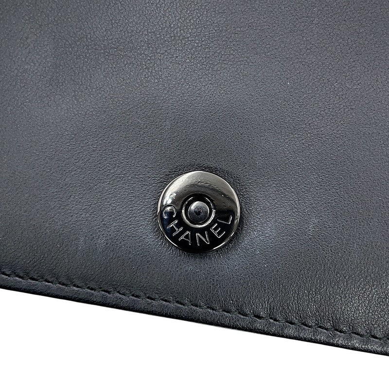 シャネル チェーンウォレット シェブロン ココマーク ボーイシャネル ラムスキン CHANEL 財布 黒