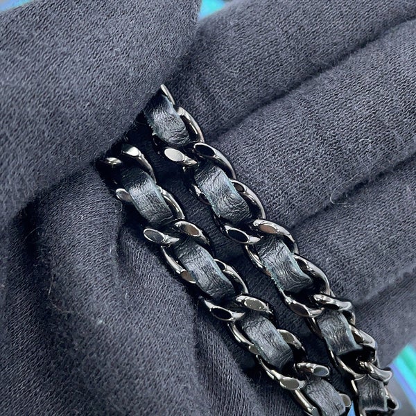 シャネル チェーンウォレット シェブロン ココマーク ボーイシャネル ラムスキン CHANEL 財布 黒