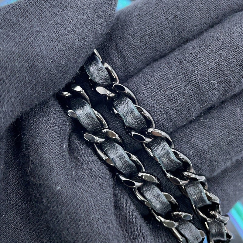 シャネル チェーンウォレット シェブロン ココマーク ボーイシャネル ラムスキン CHANEL 財布 黒