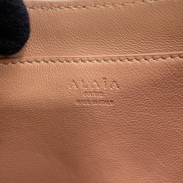 アライア チェーンショルダーバッグ ル・デミ・ルーン レザー AA1S00531CA138 ALAIA