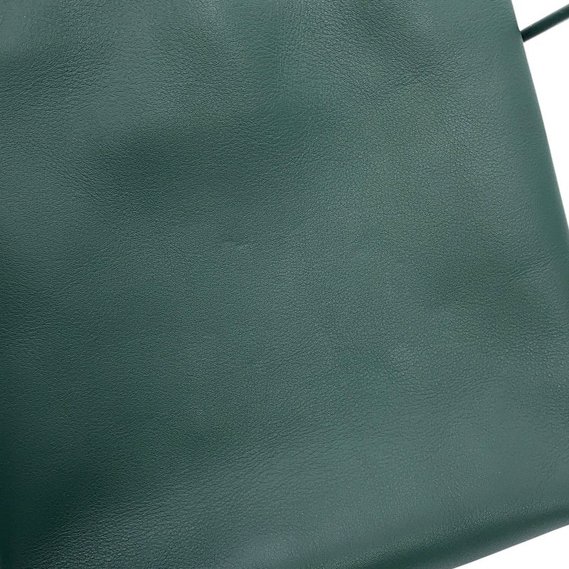 ロエベ ショルダーバッグ ぺブルポーチ スムースカーフレザー CANBSPPX01 LOEWE バッグ