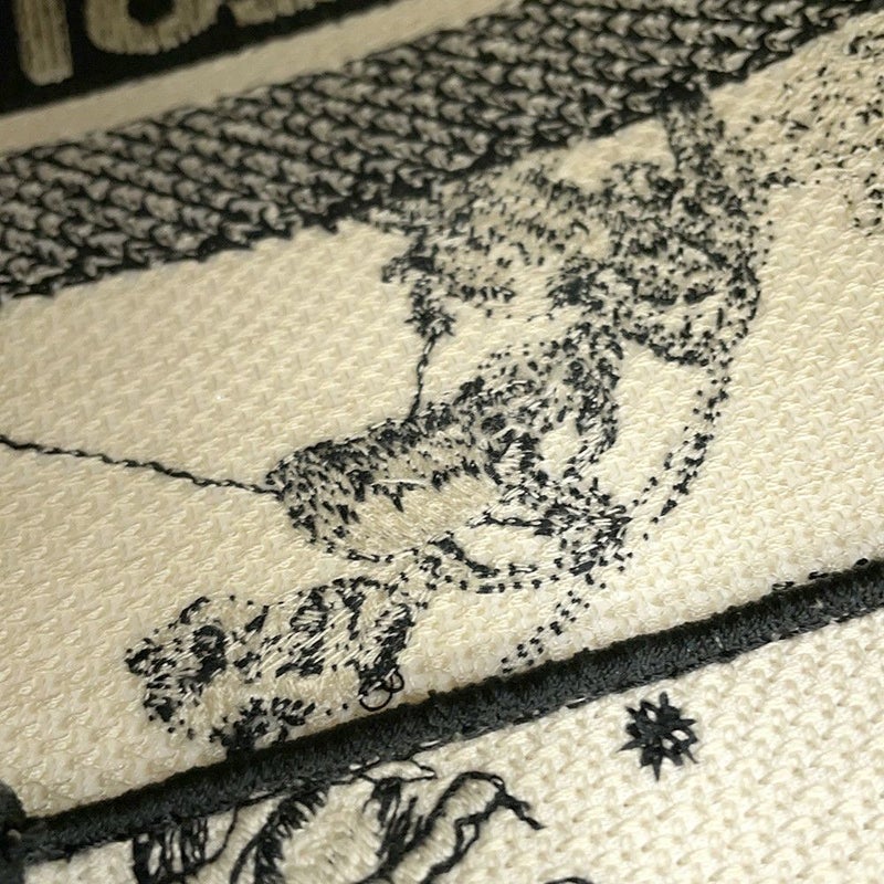 クリスチャン・ディオール トートバッグ ブックトート ゾディアック エンブロイダリー ミディアム M1296ZRHZ 白 黒