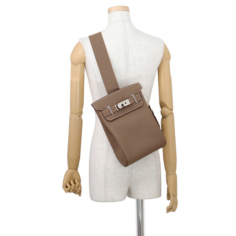 エルメス ボディバッグ ケリー アッカドPM エトゥープ/シルバー金具 トゴ K刻印 HERMES メンズ