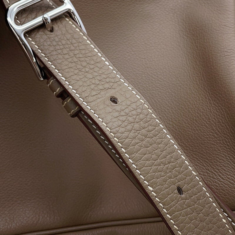 エルメス ショルダーバッグ プティ クーリエ エトゥープ/シルバー金具 エバーカラー/トリヨンクレマンス W刻印 HERMES
