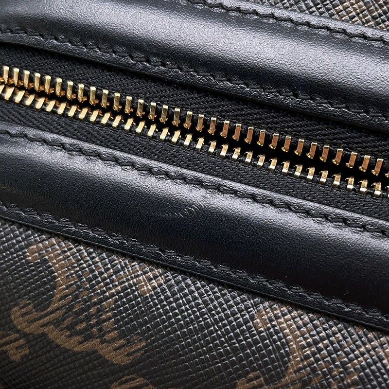 セリーヌ ポーチ トリオンフ トイレットポーチ PVC 10D502BTB 38NO CELINE 小物入れ