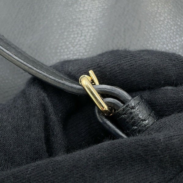 フェンディ ショルダーウォレット FFダイヤモンド レザー 8M0488 FENDI 長財布 黒