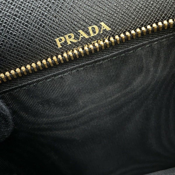 プラダ チェーンウォレット サフィアーノレザー PRADA 財布 黒