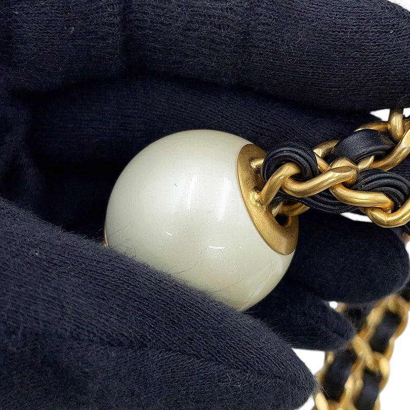 シャネル チェーンショルダーバッグ マトラッセ ココマーク パール ラムスキン AS4868 CHANEL 黒