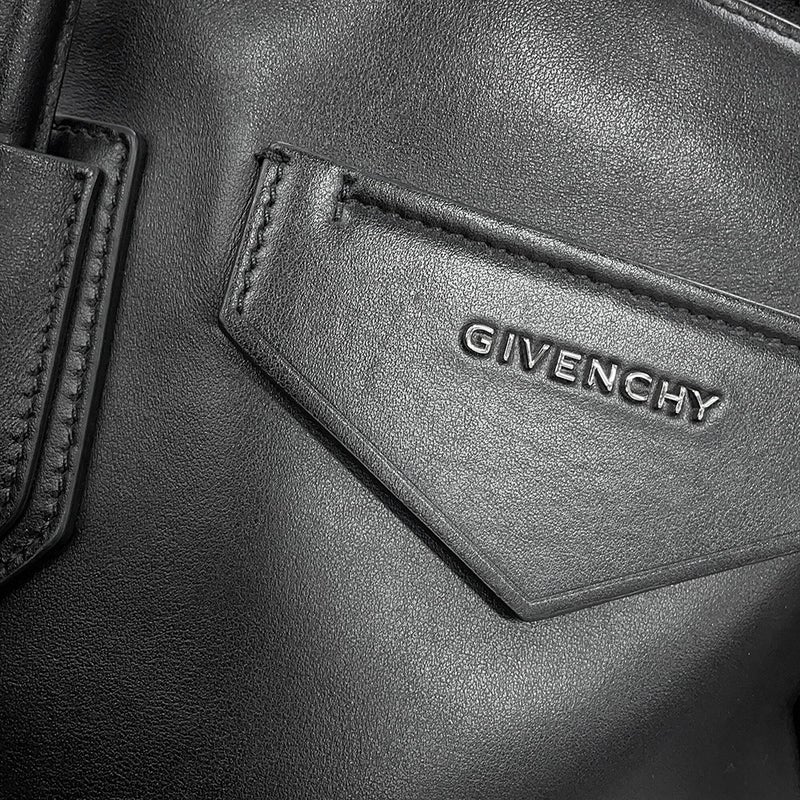 ジバンシー トートバッグ アンティゴナ レザー BB50F0B0WD-001 GIVENCHY 黒