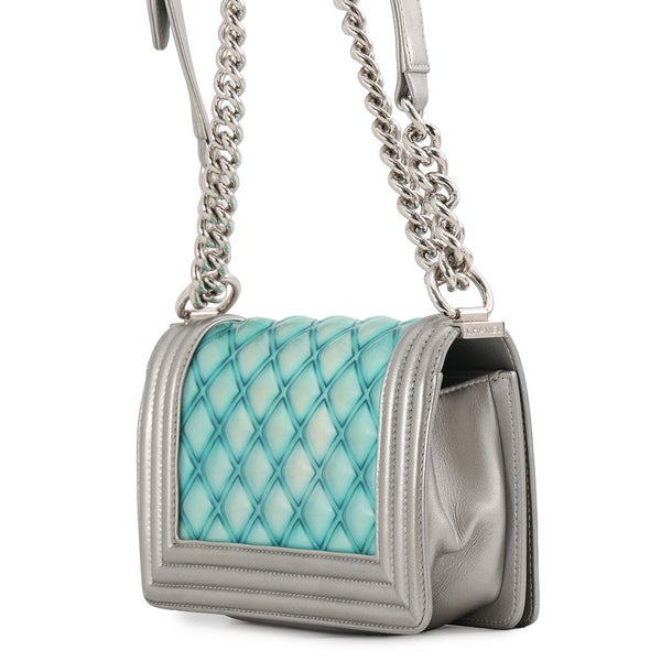 シャネル チェーンショルダーバッグ ボーイシャネル スモール マトラッセ ココマーク レザー/エナメル  A67085 BOY CHANEL バッグ