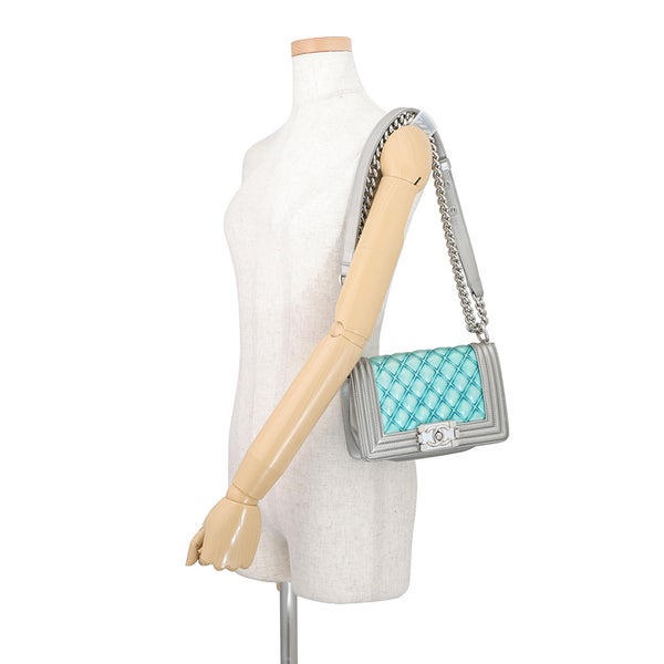 シャネル チェーンショルダーバッグ ボーイシャネル スモール マトラッセ ココマーク レザー/エナメル  A67085 BOY CHANEL バッグ