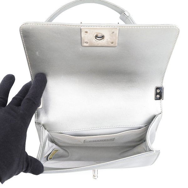 シャネル チェーンショルダーバッグ ボーイシャネル スモール マトラッセ ココマーク レザー/エナメル  A67085 BOY CHANEL バッグ