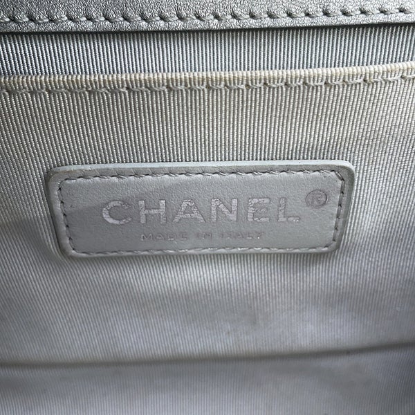 シャネル チェーンショルダーバッグ ボーイシャネル スモール マトラッセ ココマーク レザー/エナメル  A67085 BOY CHANEL バッグ