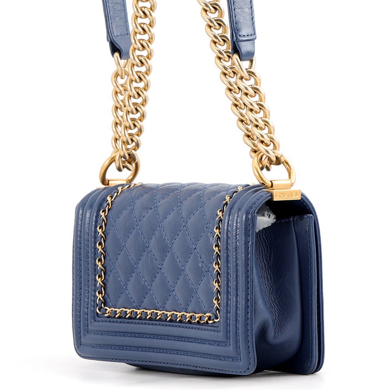 シャネル チェーンショルダーバッグ ボーイシャネル スモール マトラッセ ココマーク カーフレザー A67085 BOY CHANEL