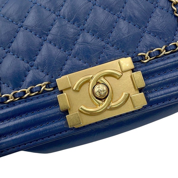シャネル チェーンショルダーバッグ ボーイシャネル スモール マトラッセ ココマーク カーフレザー A67085 BOY CHANEL